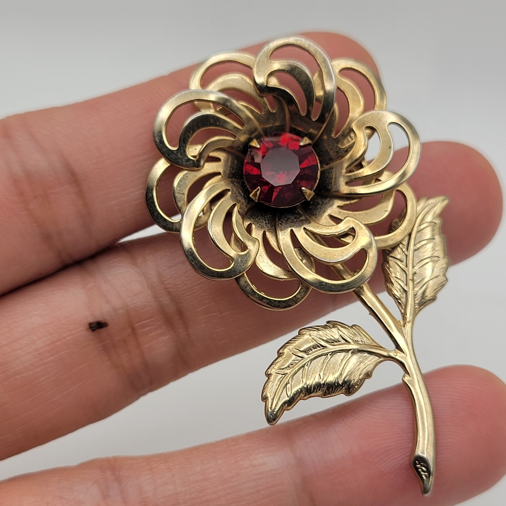Vintage Gold Tone Flower Brooch with Red Gem